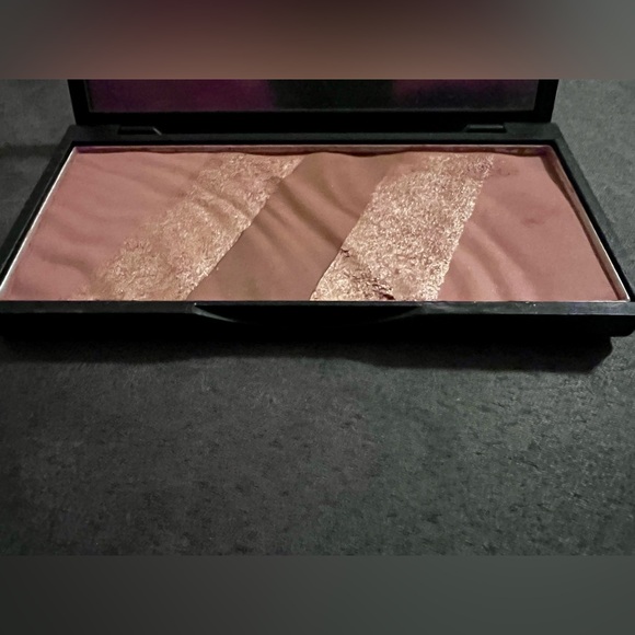 BRONZE ESSENTIALS Beauté Basics - Picture 3 of 3